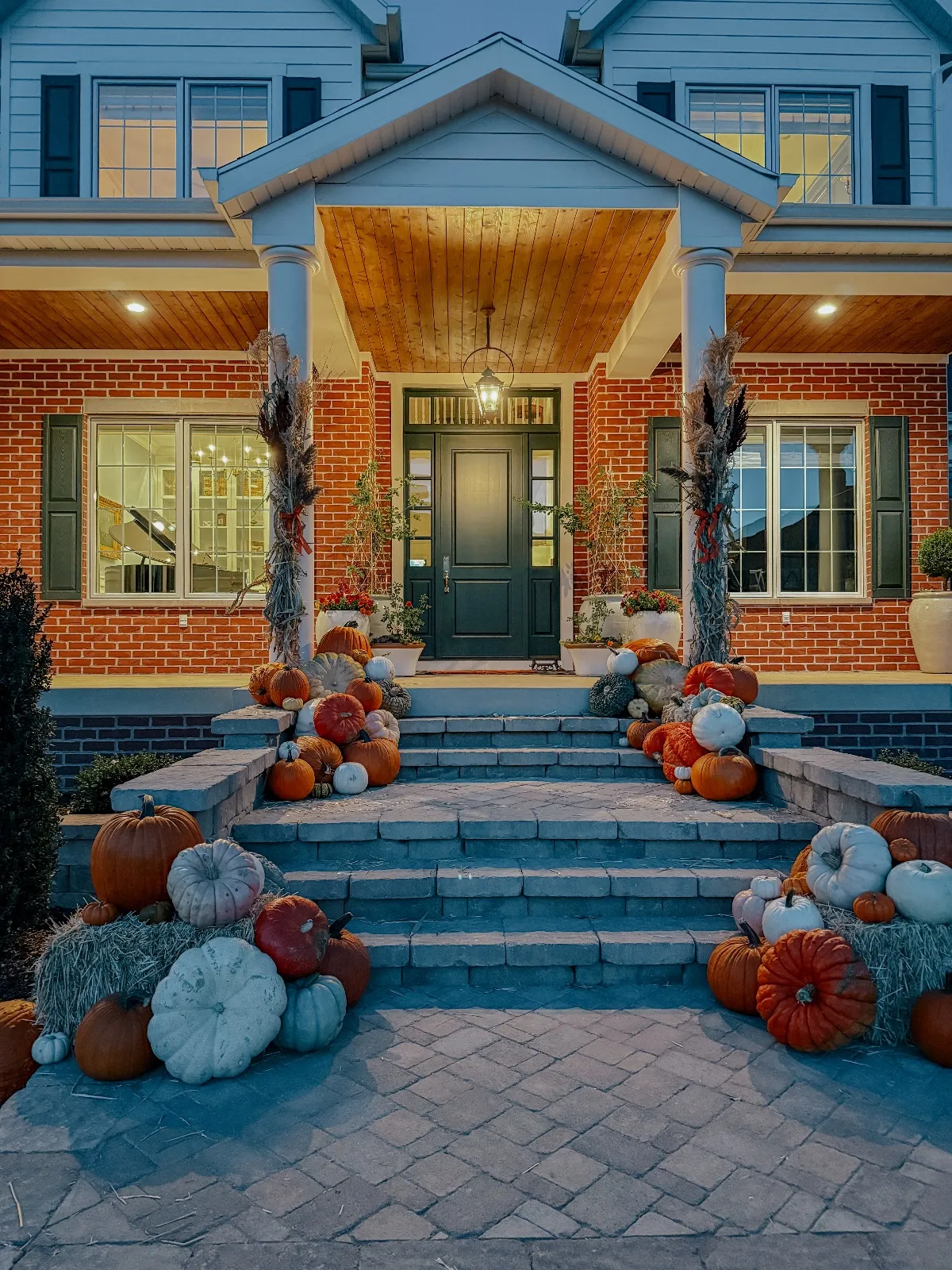 Mountain Pumpkins commercial fall display